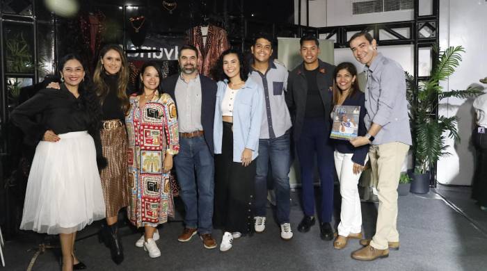 Jitzel Sandoval, Ivette Leonardi, Joanna Solís, Santiago Porcell, Marta Moreno, Rafael Moreno, Elvis Hidalgo, Silja Cedeño, Omar Moreno Jitzel Sandoval, Ivette Leonardi, Joanna Solís, Santiago Porcell, Marta Moreno, Rafael Moreno, Elvis Hidalgo, Silja Cedeño, Omar Moreno