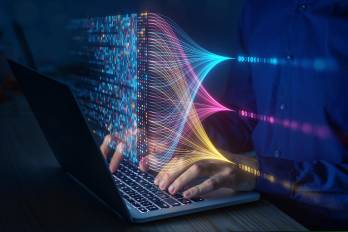 La digitalización de los procesos en los sectores público y privado es esencial.